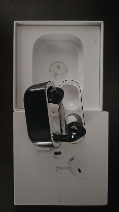 Căști Airpods Pro 2 colorizate de ColorWare