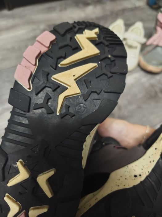 Продам обувь для девочки