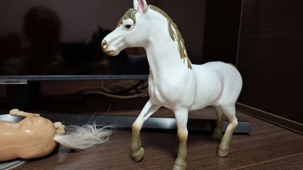 Лошади 3шт. Цена за всё.