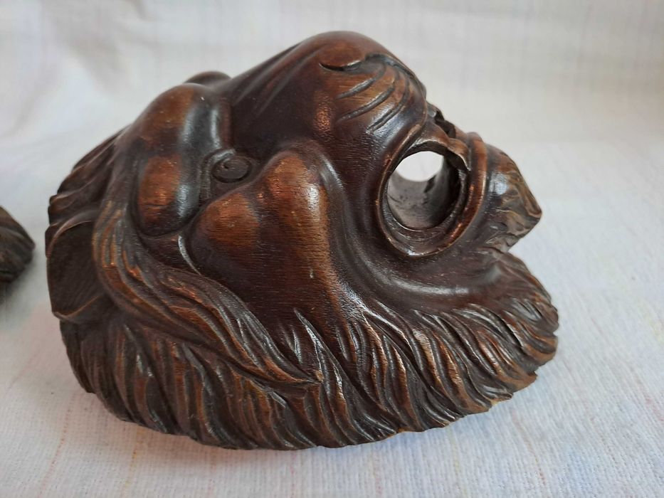 sculptura lemn leu ornament lemn