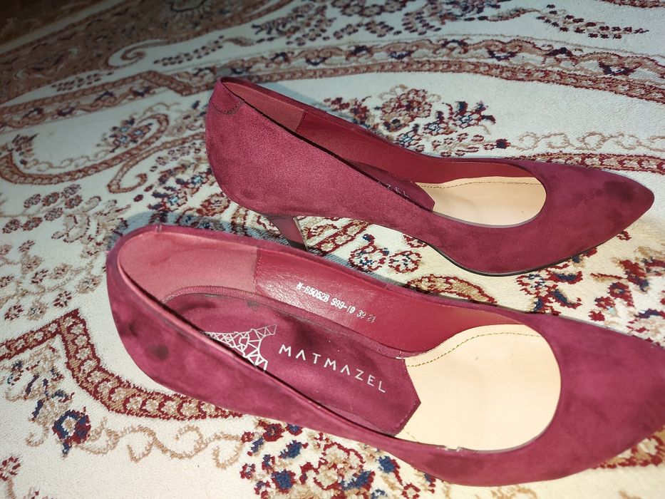 Замшевые бордовые туфли