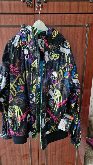 Продам куртку новую