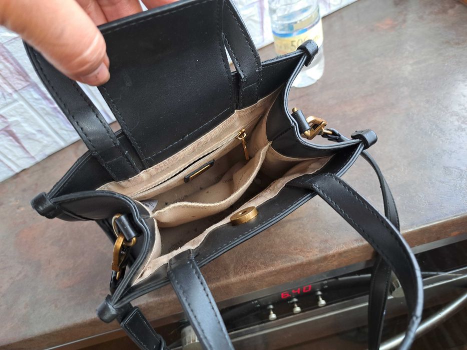 Дамска чанта,малка черна чантичка Guess