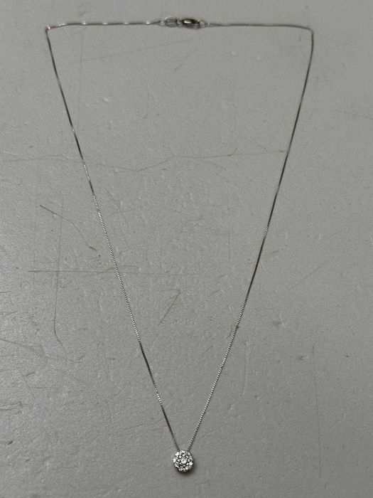 LANT + PANDANTIV AUR alb 18K + 9 Diamante - Model Floare - Nou !