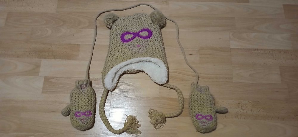 Комплект зимна шапка и ръкавици 2г/3г