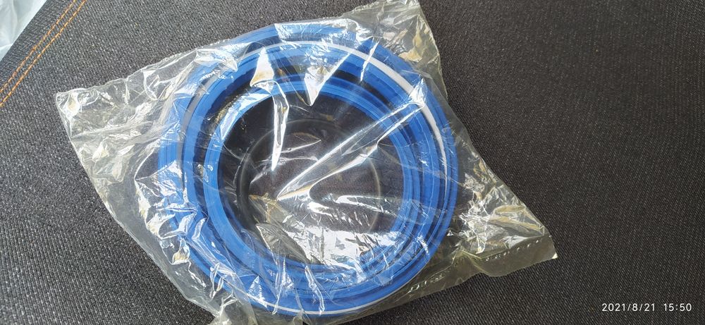 Продается комплект манжет для гидроцилиндров самосвальной техники.