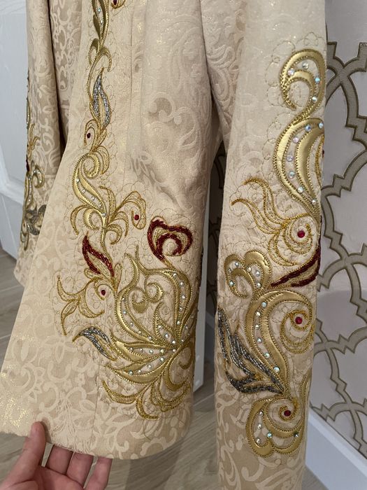 Улттык жакет сатылады