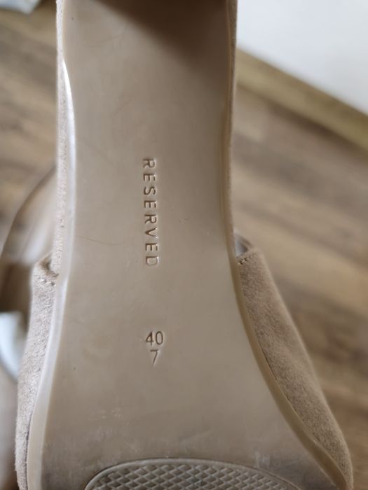 Сандали на ток Reserved