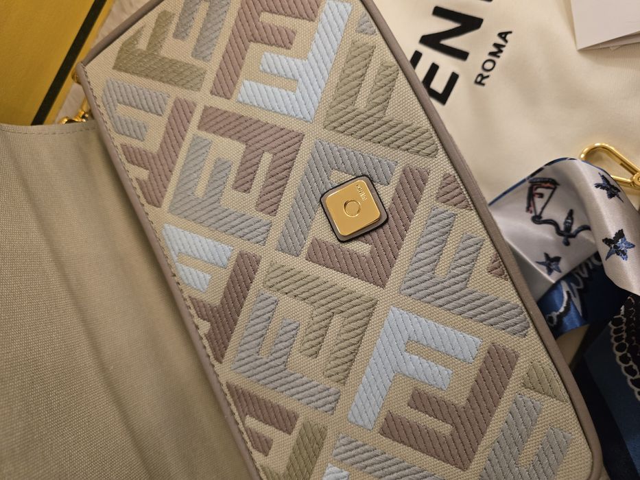 Налична чанта Fendi Baguette