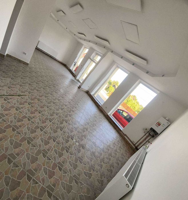Închiriez spațiu comercial CENTRAL