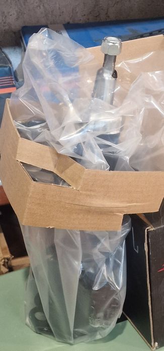 Продам Амортизаторы новые