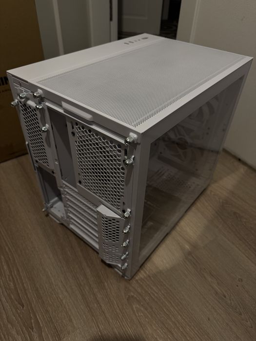 Продам белый корпус аквариум LIANLI O11 Air mini