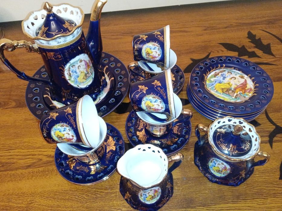 Красивый сервизный набор