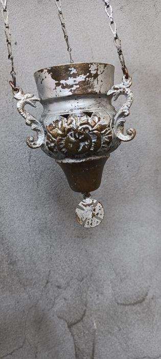 Candela veche din alama