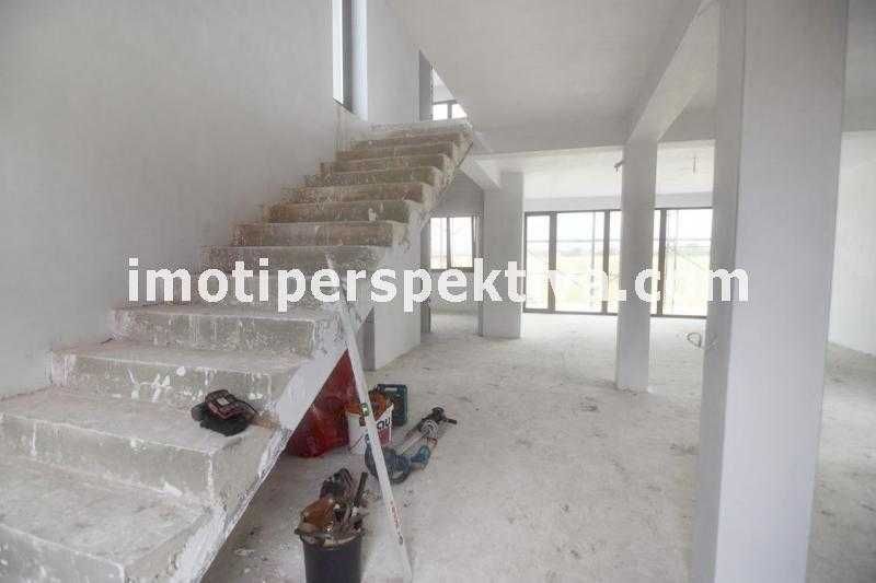 Продава се Къща в Стамболийски - 240 кв.м за 917 €/кв.м - Снимка #2