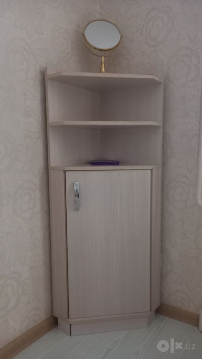 Шкаф универсальный угловой..Высота 135см.