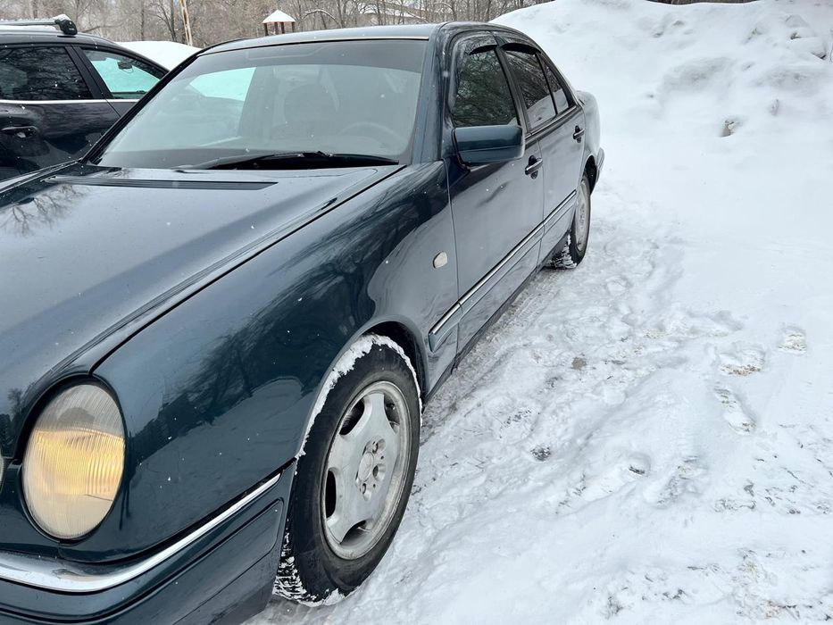 Продам Mercedes-Benz E200 W210