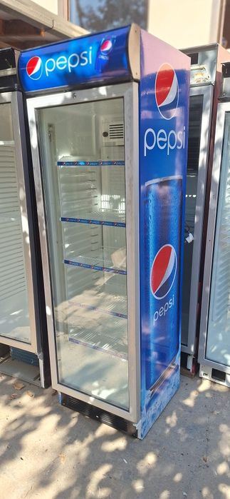 Продаются витиринный холодильники  угур