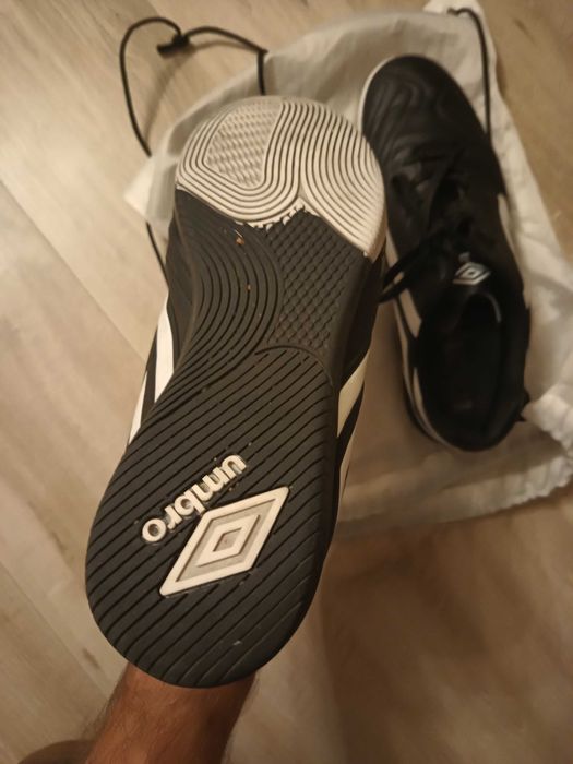 Футболни обувки Umbro за зала - 45 номер