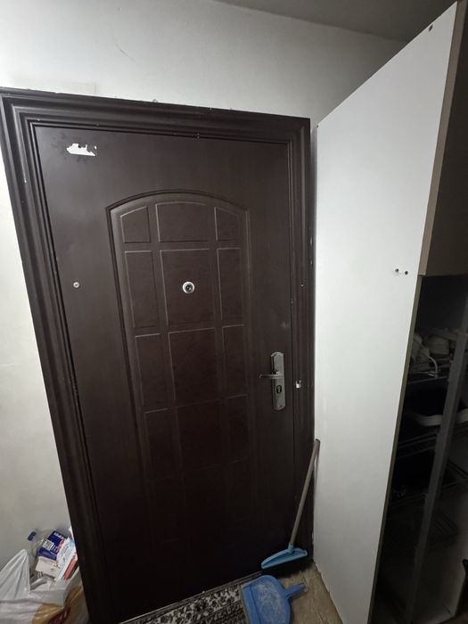 Продам дверь б/у в любок время можете приехать посмотреть