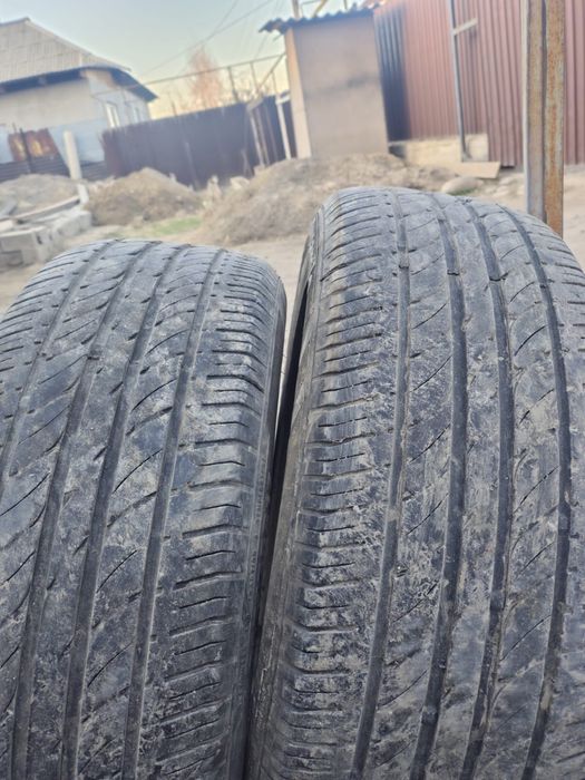 Продам две шины на R17
