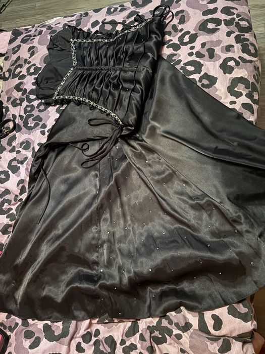 Черна бална рокля