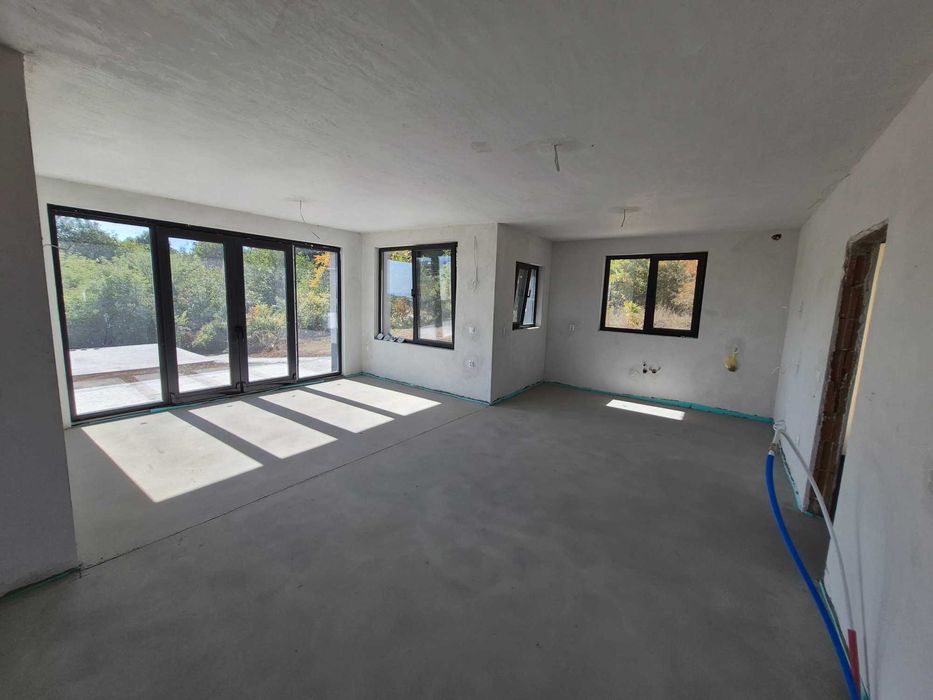 Продавам чисто нова къща в с. Керека,  общ. Дряново,  на 16 км. От Велико Търново