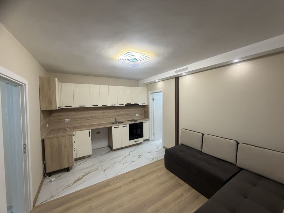 Тристаен апартамент, тухла, площад Левски