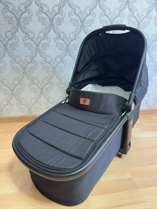 Продам детскую коляску 3/1