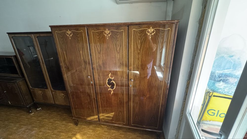 Шкаф красное дерево гардеробный