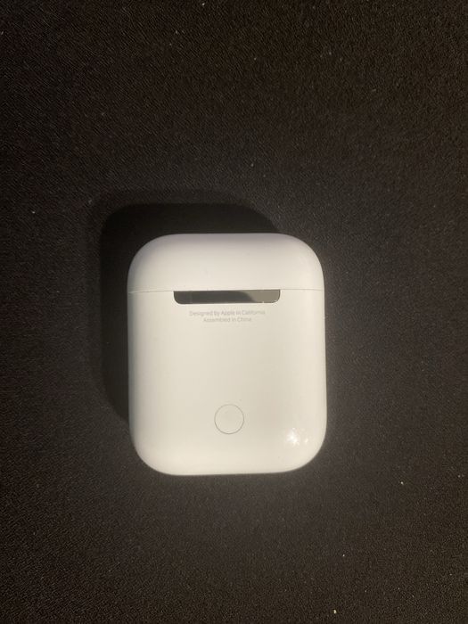 Продам airpods оригинал