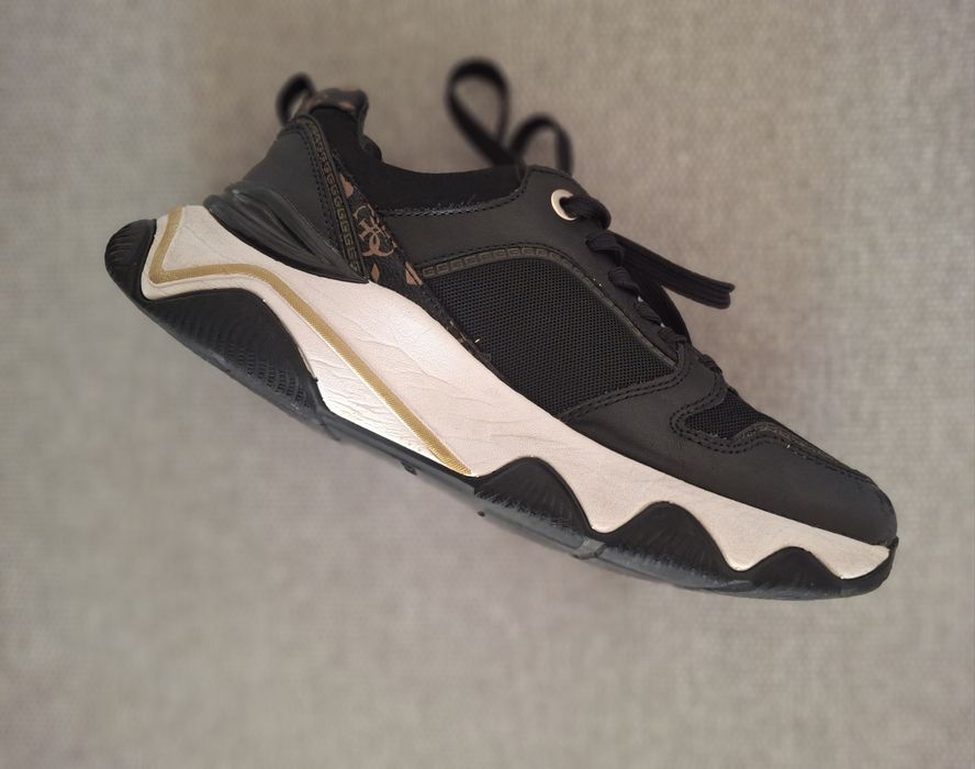 Оригинални маратонки Guess