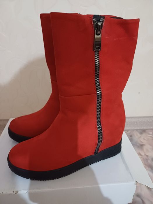 Продам женские сапоги зима.