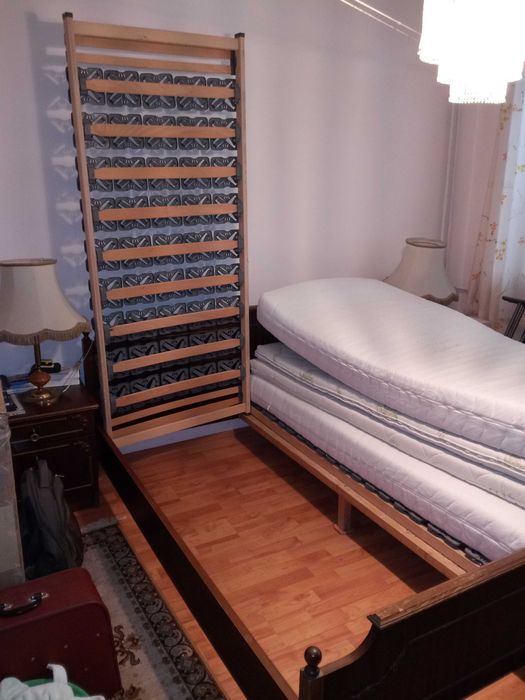 Двойна спалня, нощни шкафчета и тоалетка с огледало