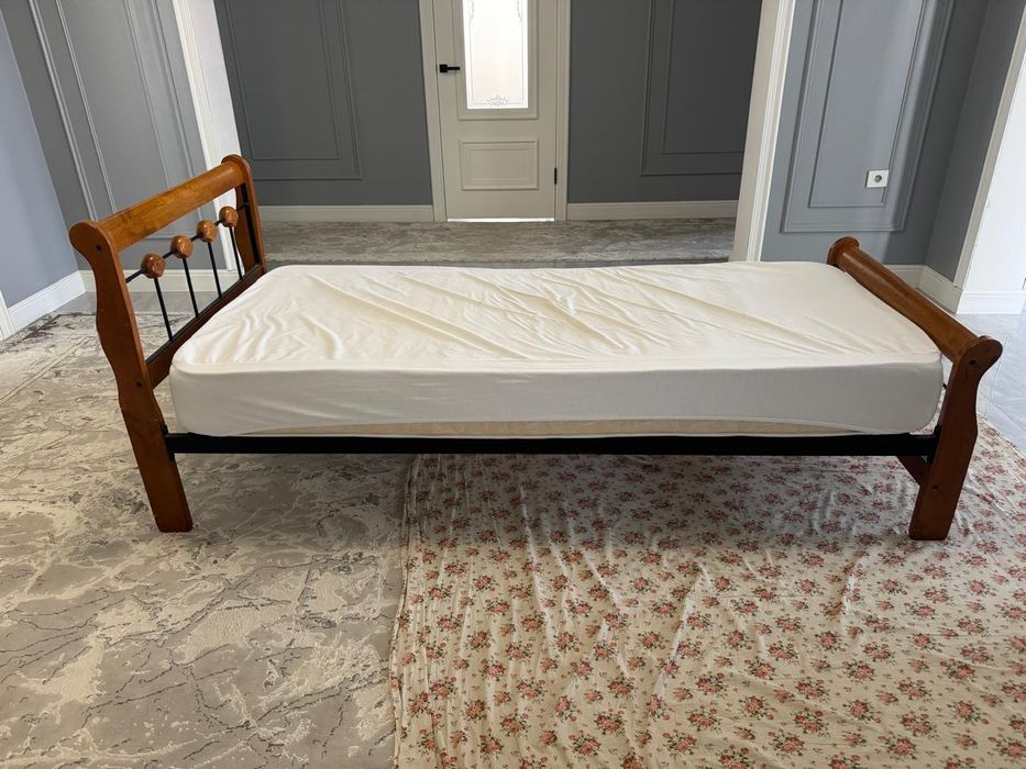 Дерево метал крават