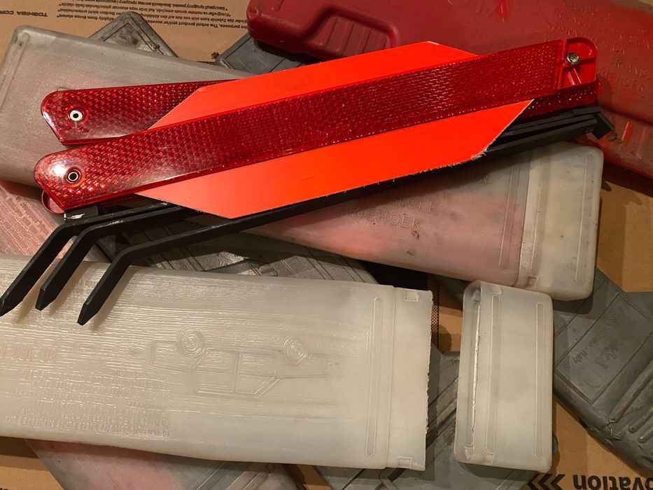 Аварийни светлоотразителни триъгълници