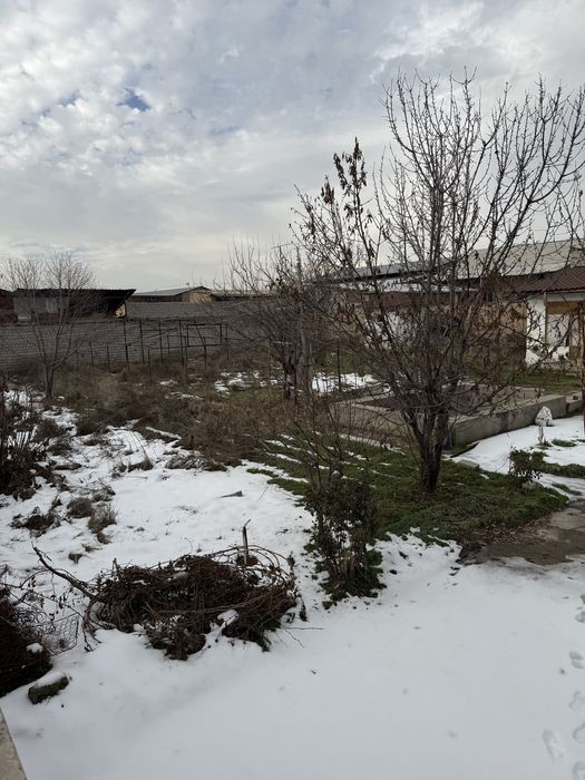 Срочна Yer sotiladi 12 Sotix. Bo’lib berishga ham beriladi