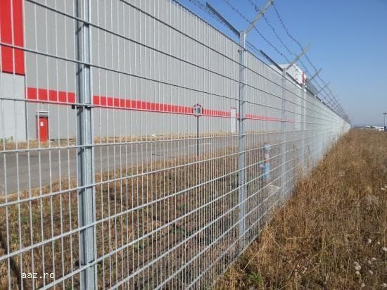 Împrejmuiri garduri din plasa pordurata sau la val