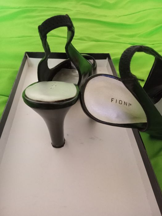 Летни обувки запаени 37 номер общо  за  60 лева