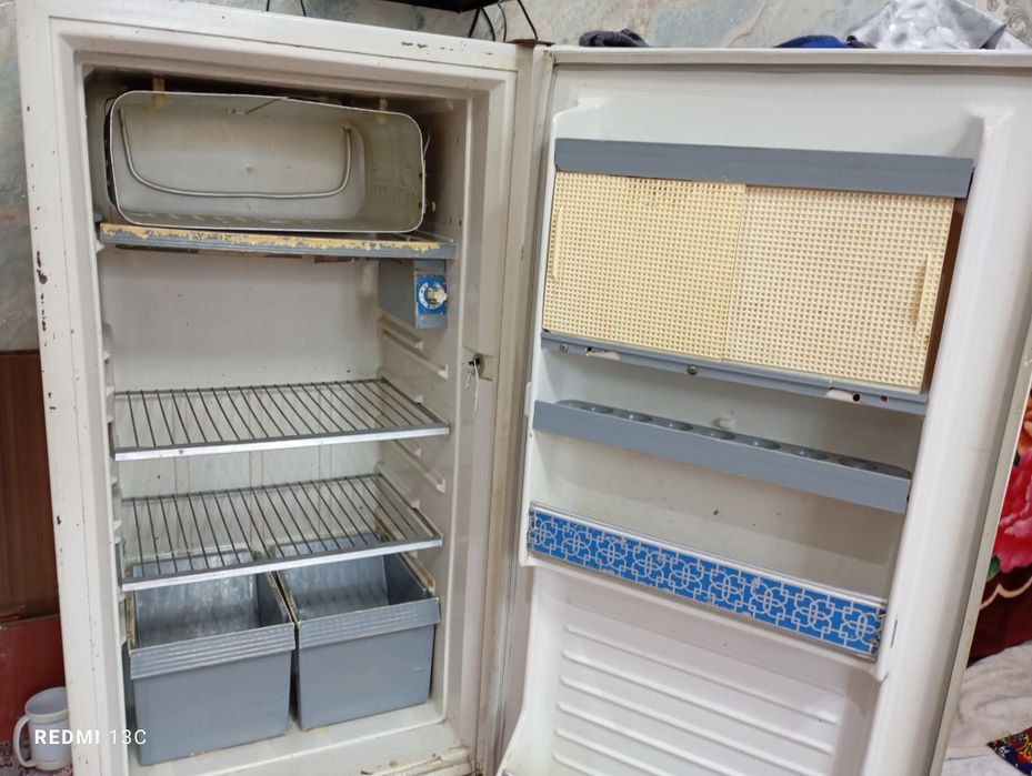 Холодильник сотилади