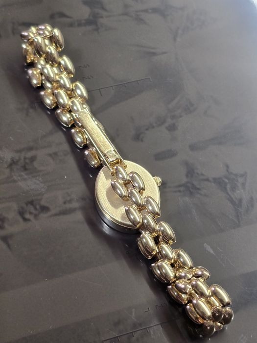 Золотые женские часы..