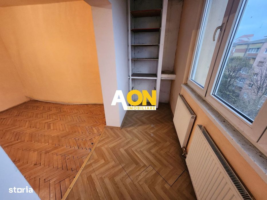 De vanzare apartament 3 camere, Cetate
