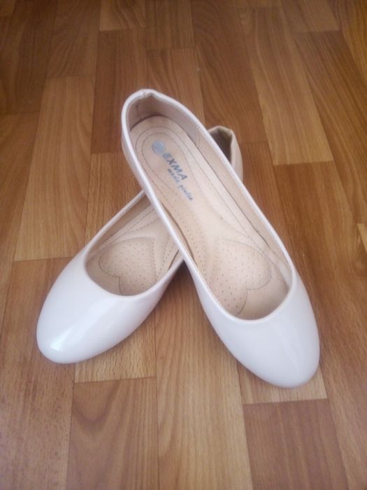 Луксозни нови лачени бални обувки