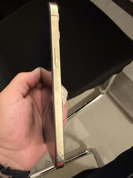 Vand iphone 12 pro  max gold