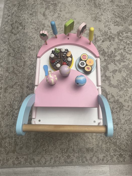 Caruciorul cu dulciuri pentru copii