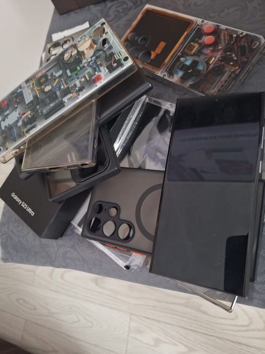 Vând Samsung S23 Ultra Rom 512 GB Ram 12 GB