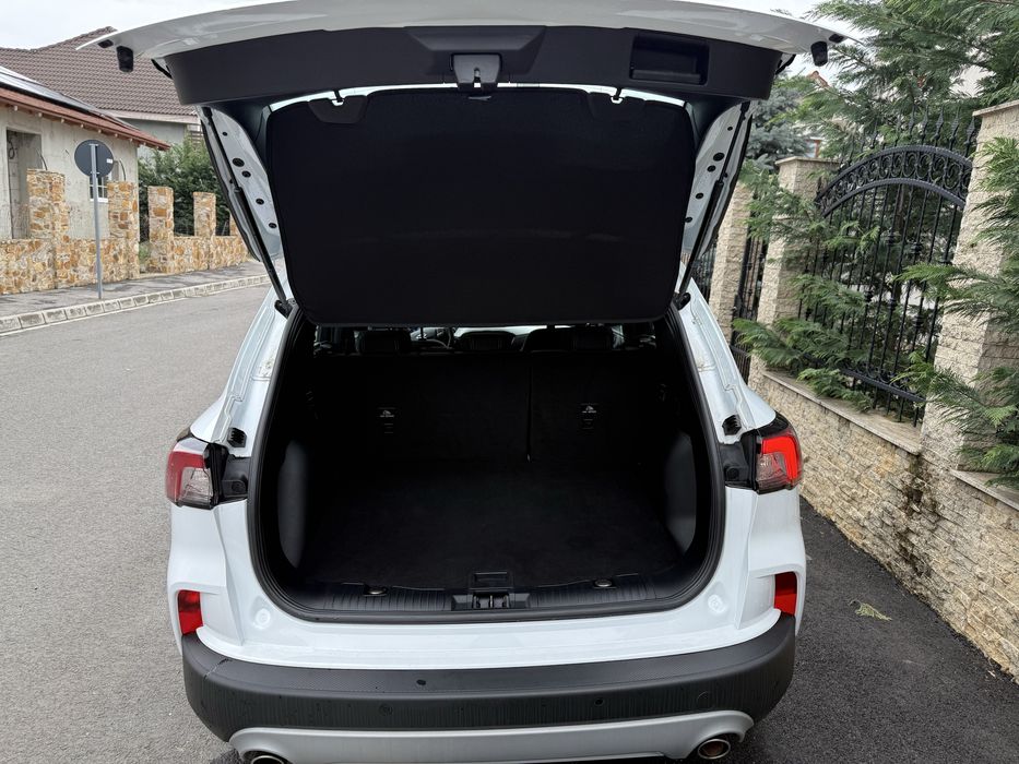 Ford Kuga 2022 Hybrid 127000 km