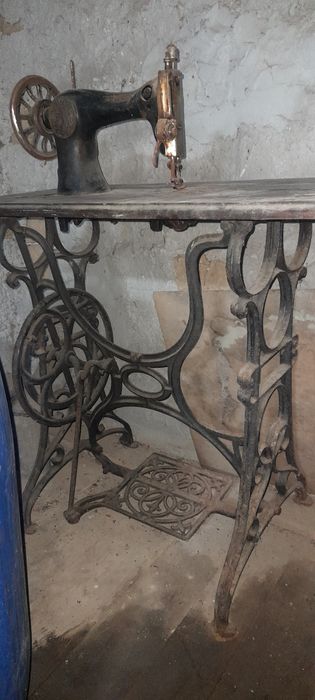 Masina de cusut foarte veche