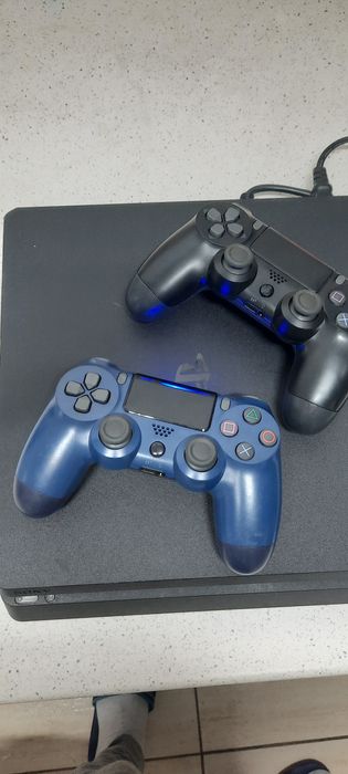 Vand playstation 4 modat