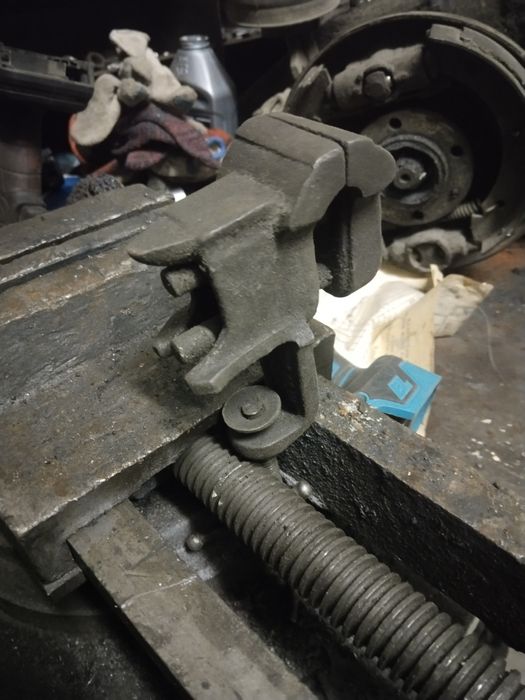 Тиски маленькие.